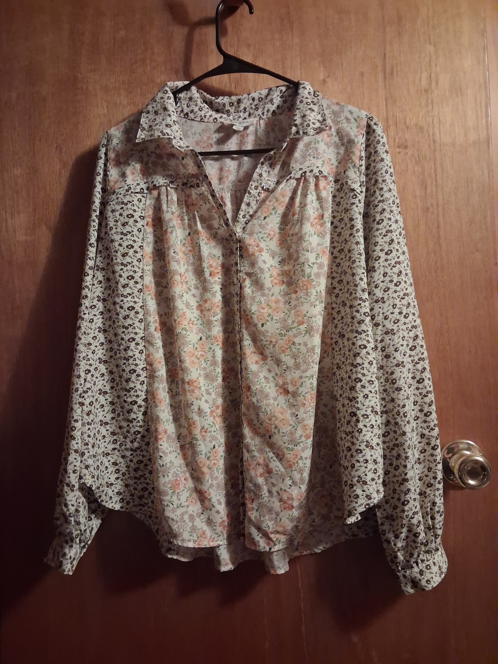Umgee Mixed Floral Button-Front Blouse in Cream and Peach NWOT